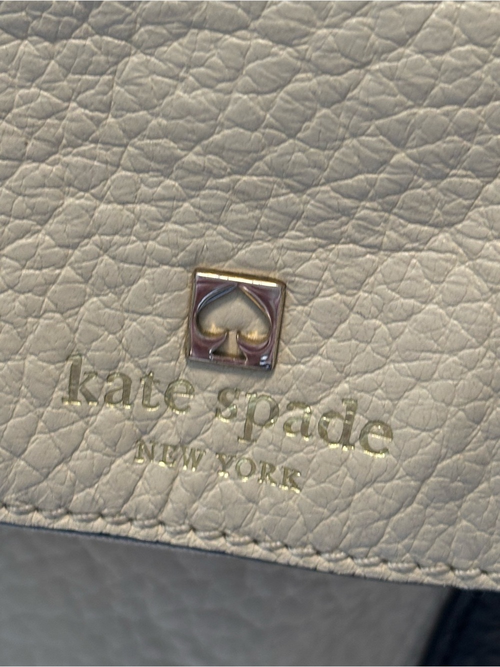 kate spade Two-Tone cream and Black Leather Shoulder Bag signature black tassel - Picture 6 of 14